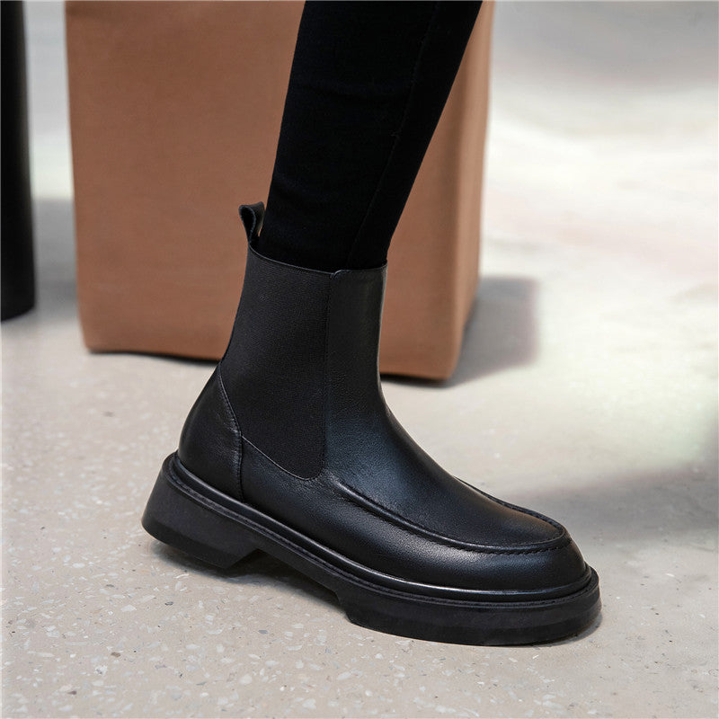 Elegantly Styled Boots for Everyday Wear