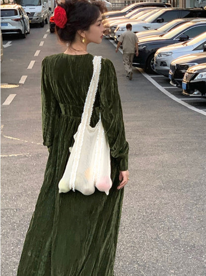 Beautifully Crafted Dress in a Classic Style