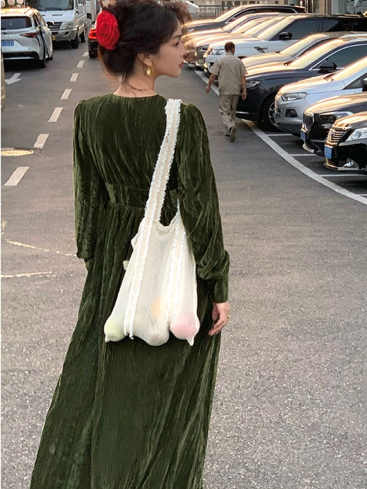 Beautifully Crafted Dress in a Classic Style
