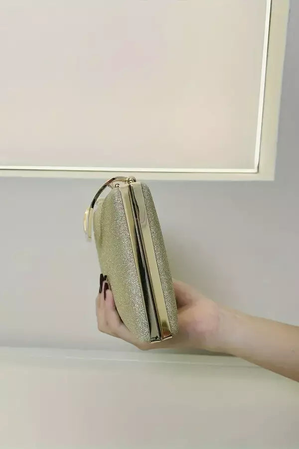 Well Tailored Bag with a Graceful Silhouette