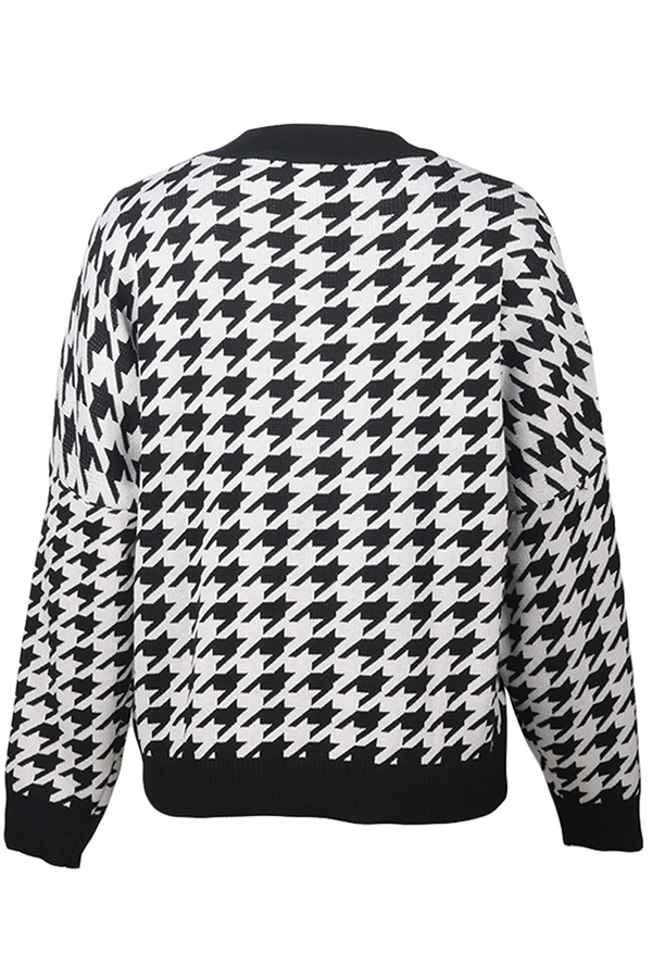 Beautifully Finished Sweater in a Timeless Design