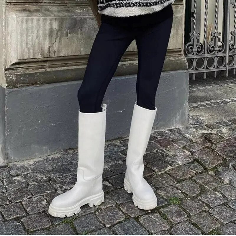 Well Tailored Boots with a Graceful Silhouette