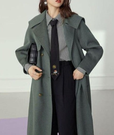 Beautifully Finished Coat in a Timeless Design