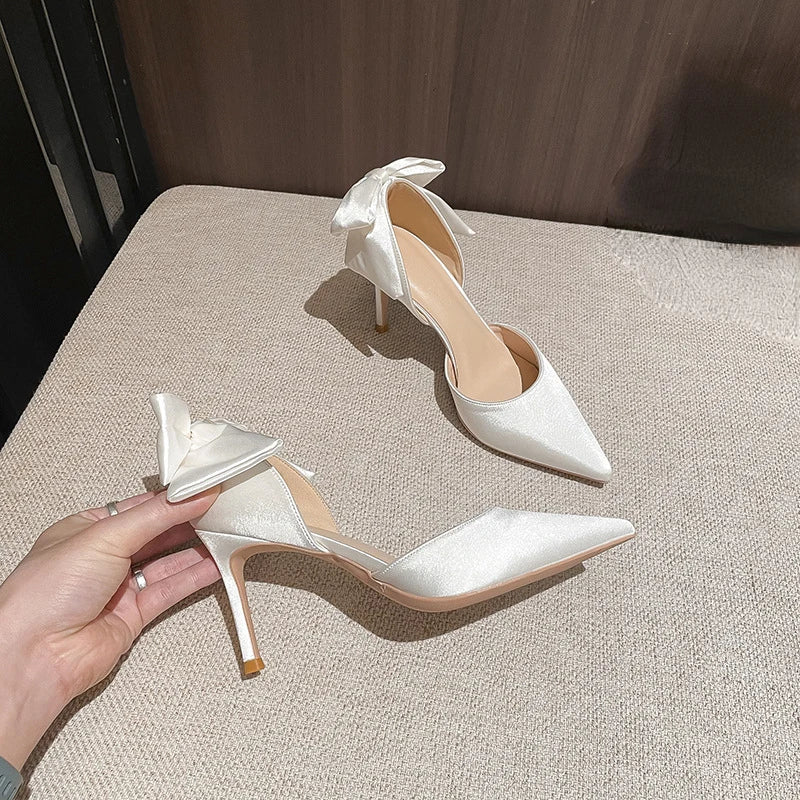 Effortlessly Elegant Shoes with a Timeless Design