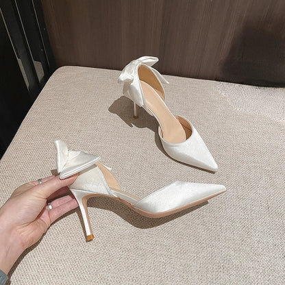 Effortlessly Elegant Shoes with a Timeless Design