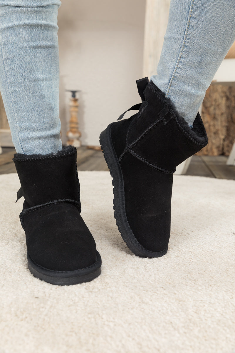 Polished Boots with an Effortless Classic Look