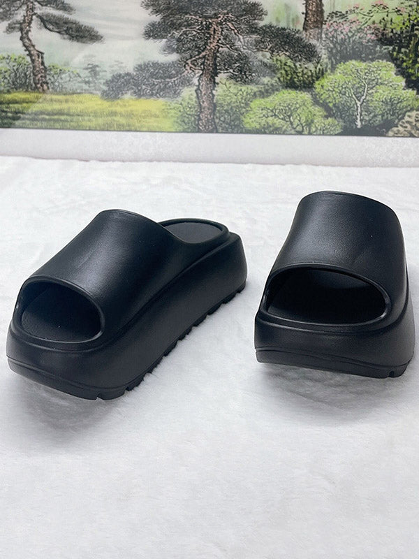 Well Tailored Shoes with a Graceful Silhouette
