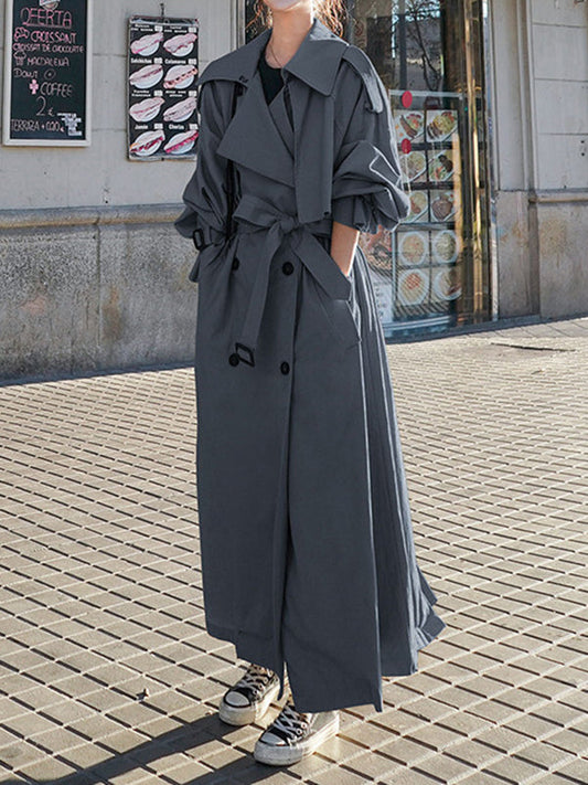 Well Tailored Coat with a Graceful Silhouette