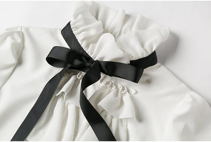 Well Tailored Blouse with a Graceful Silhouette