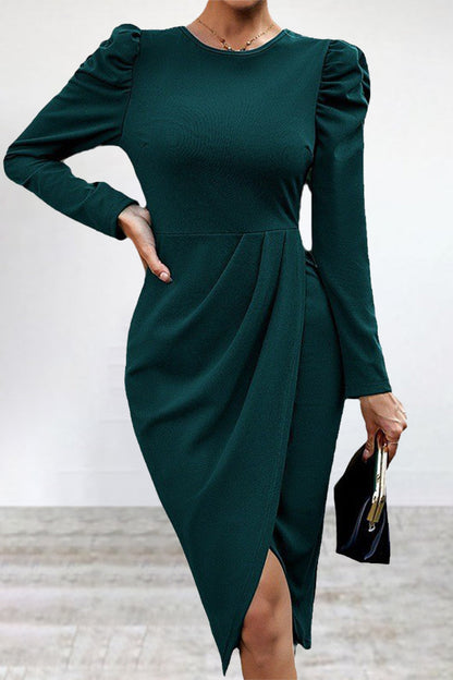 Well Tailored Dress with a Graceful Silhouette