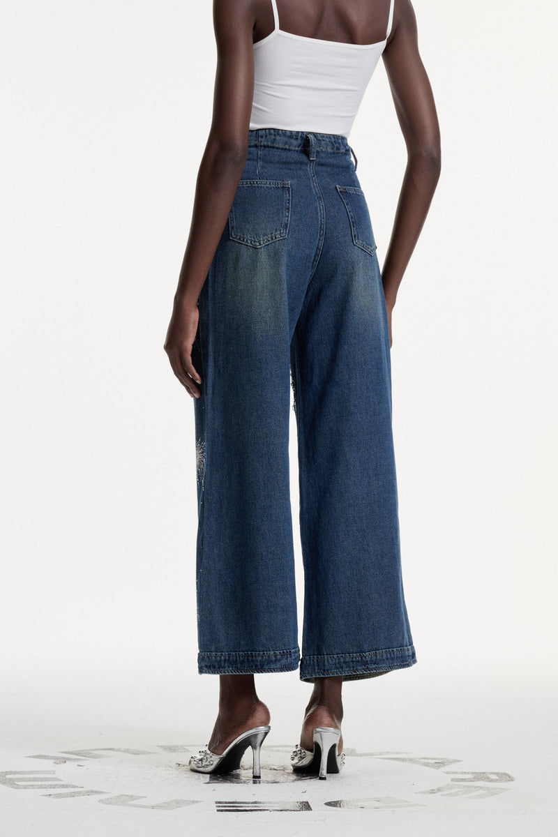 Well Tailored Garment with a Graceful Silhouette
