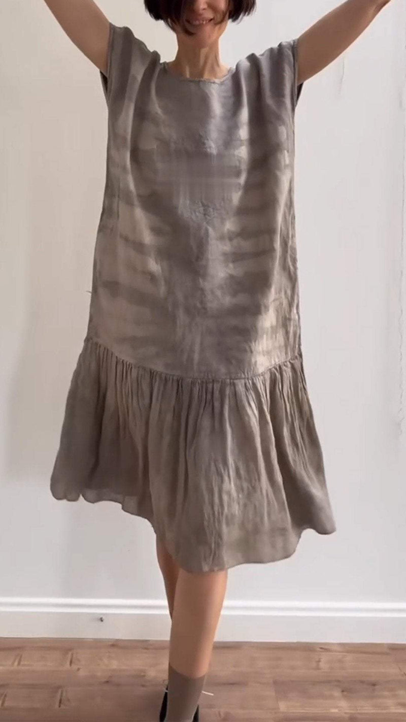 Well Tailored Dress with a Graceful Silhouette