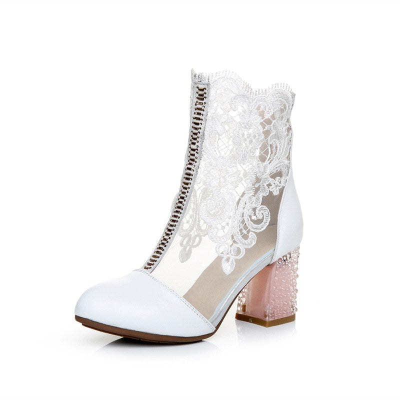 Well Tailored Boots with a Graceful Silhouette