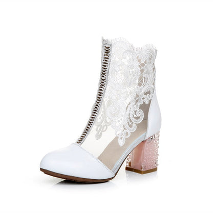 Well Tailored Boots with a Graceful Silhouette