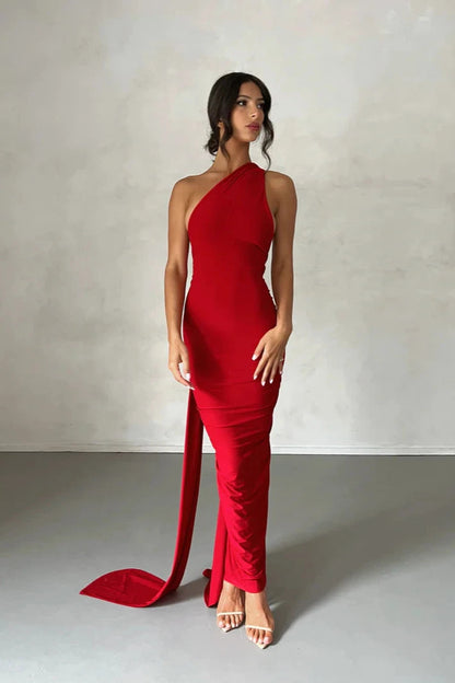 Well Tailored Garment with a Graceful Silhouette