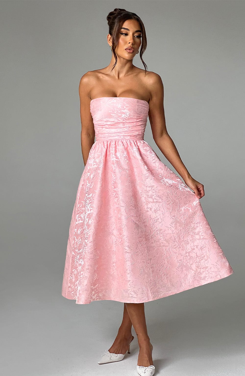 Gracefully Styled Dress for Any Occasion