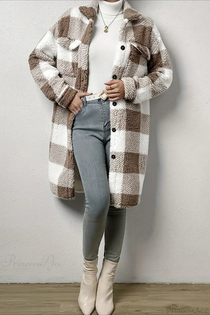 Well Tailored Coat with a Graceful Silhouette