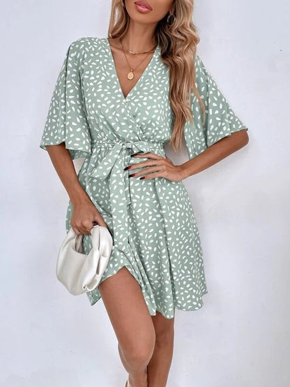 Effortlessly Elegant Dress with a Timeless Design