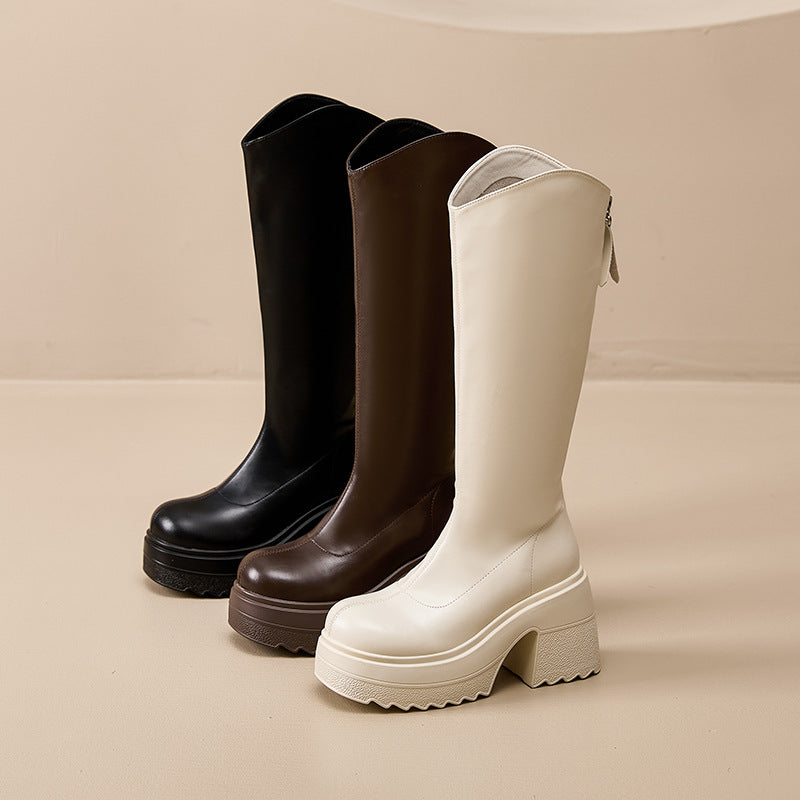 Effortlessly Elegant Boots with a Timeless Design