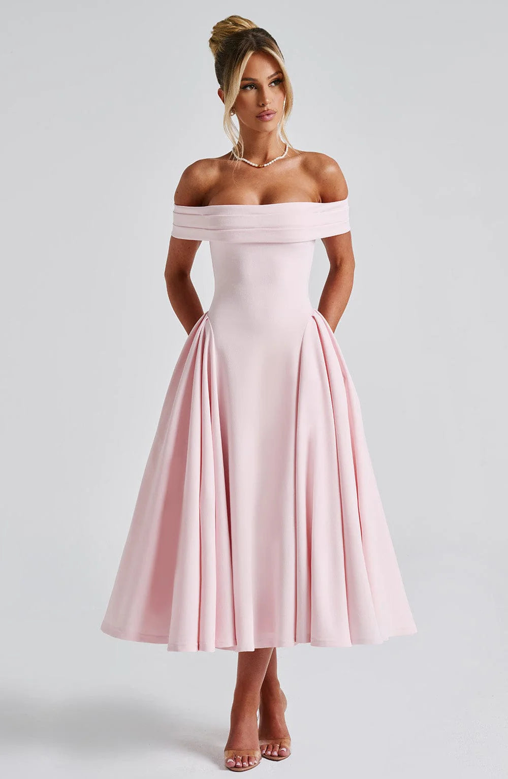 Beautifully Finished Dress in a Timeless Design