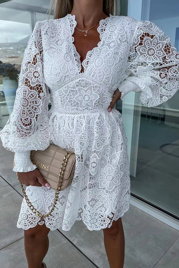 Beautifully Finished Dress in a Timeless Design