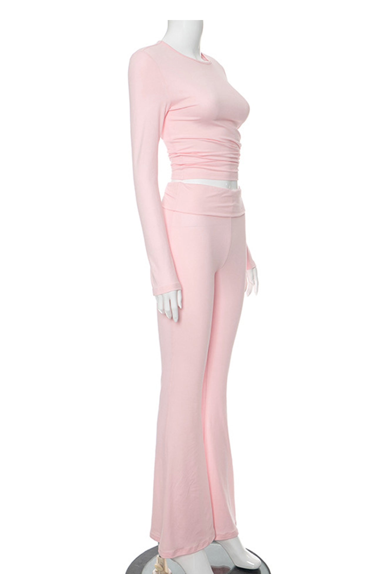 Effortlessly Elegant Pants with a Timeless Design