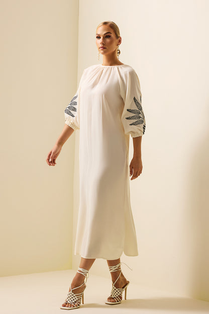Beautifully Finished Dress in a Timeless Design