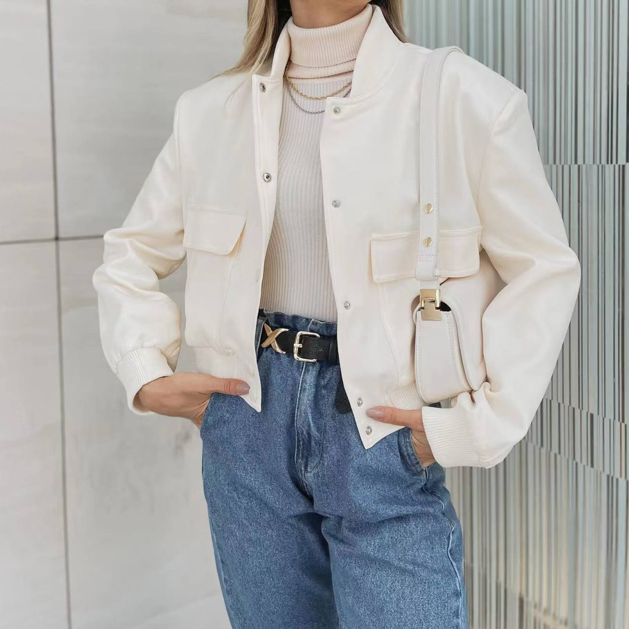 Effortlessly Elegant Jacket with a Timeless Design