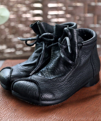 Effortlessly Elegant Boots with a Timeless Design