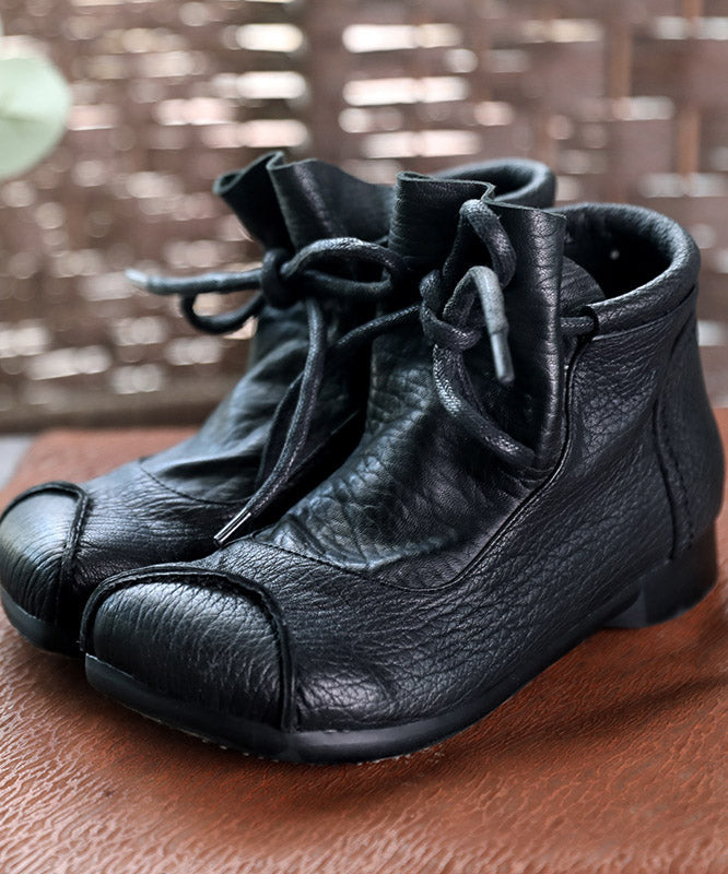Effortlessly Elegant Boots with a Timeless Design