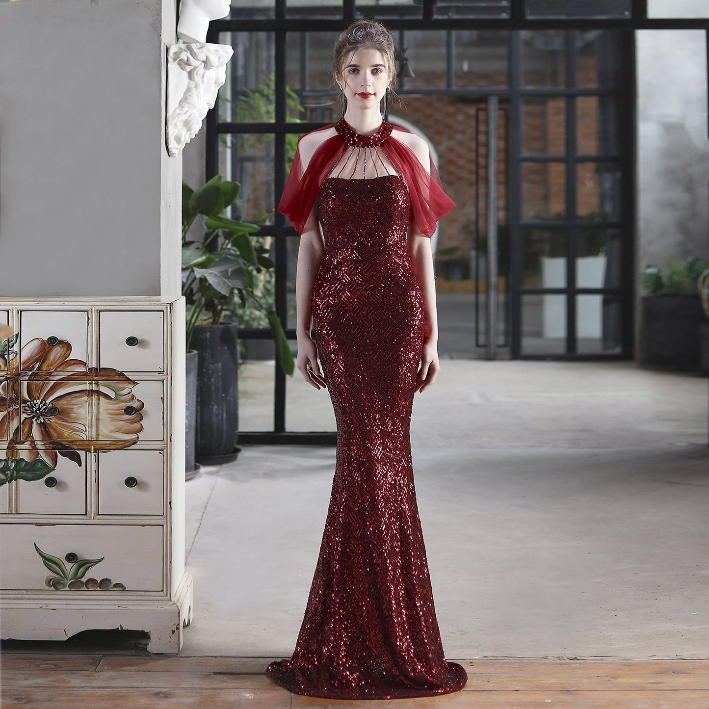 Well Tailored Dress with a Graceful Silhouette