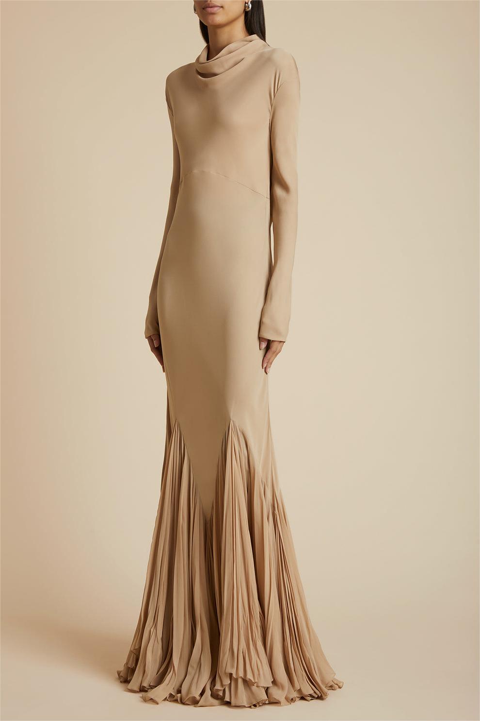Well Tailored Dress with a Graceful Silhouette