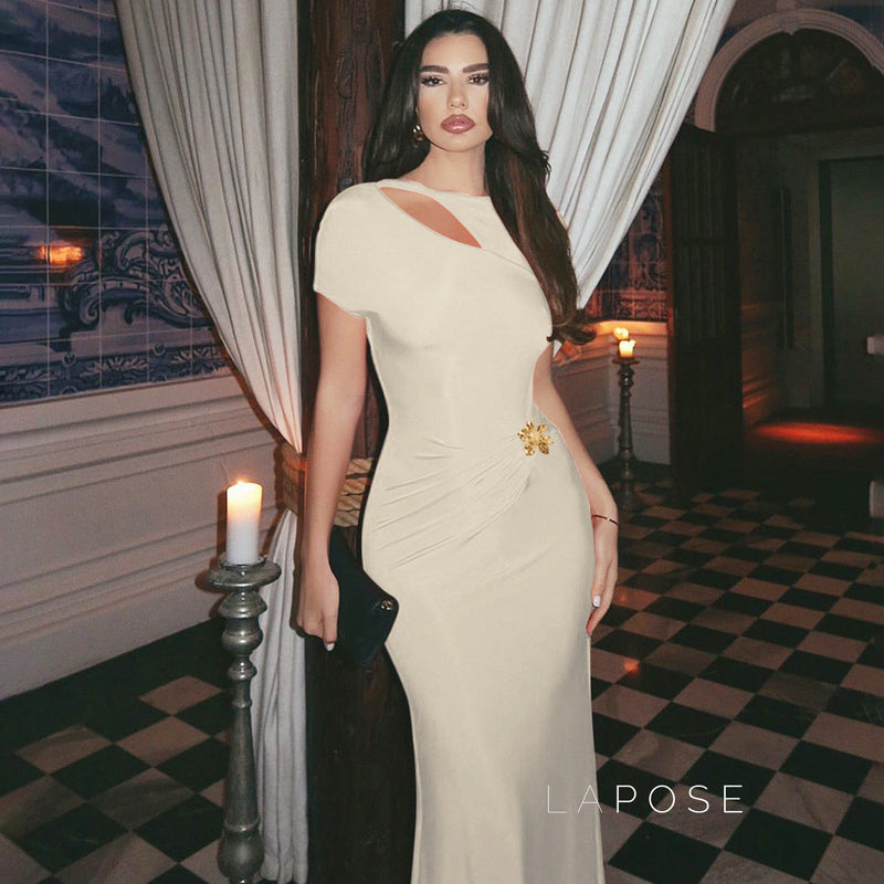 Beautifully Finished Dress in a Timeless Design