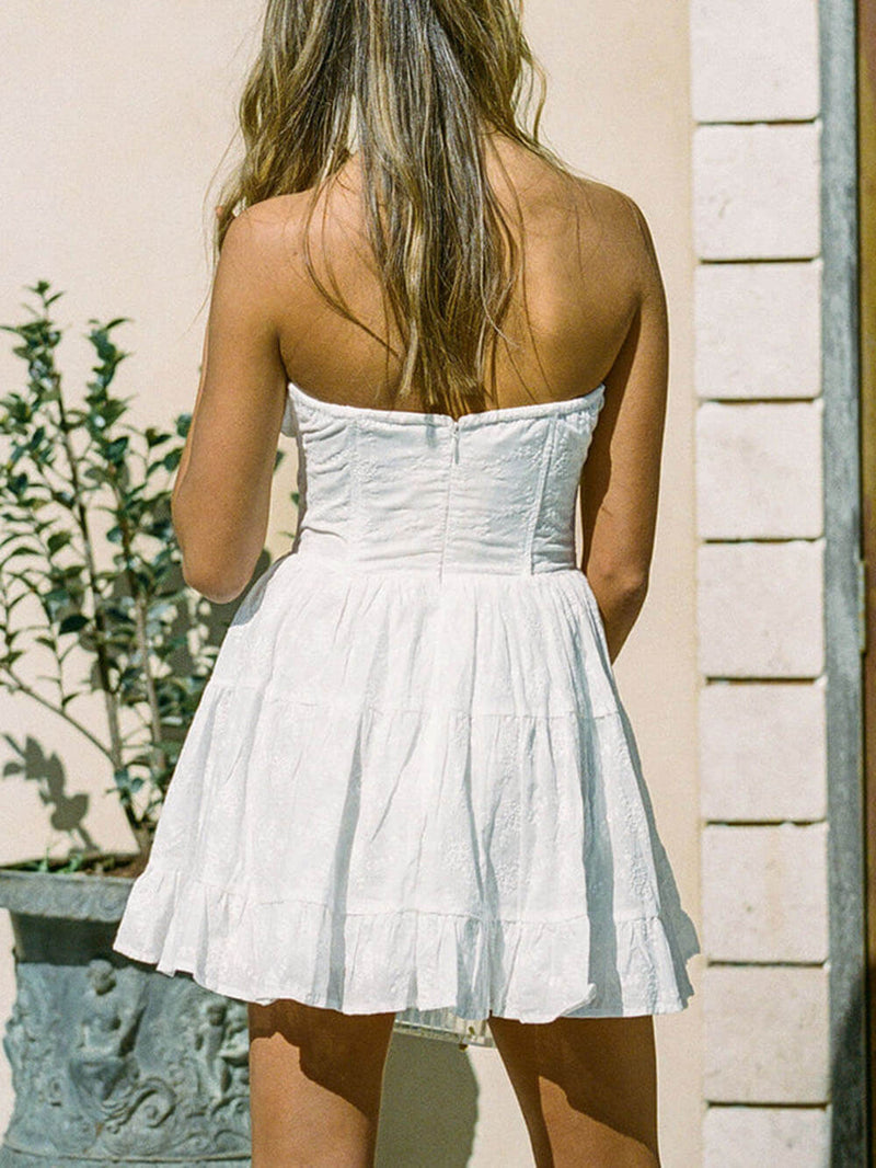 Beautifully Finished Dress in a Timeless Design