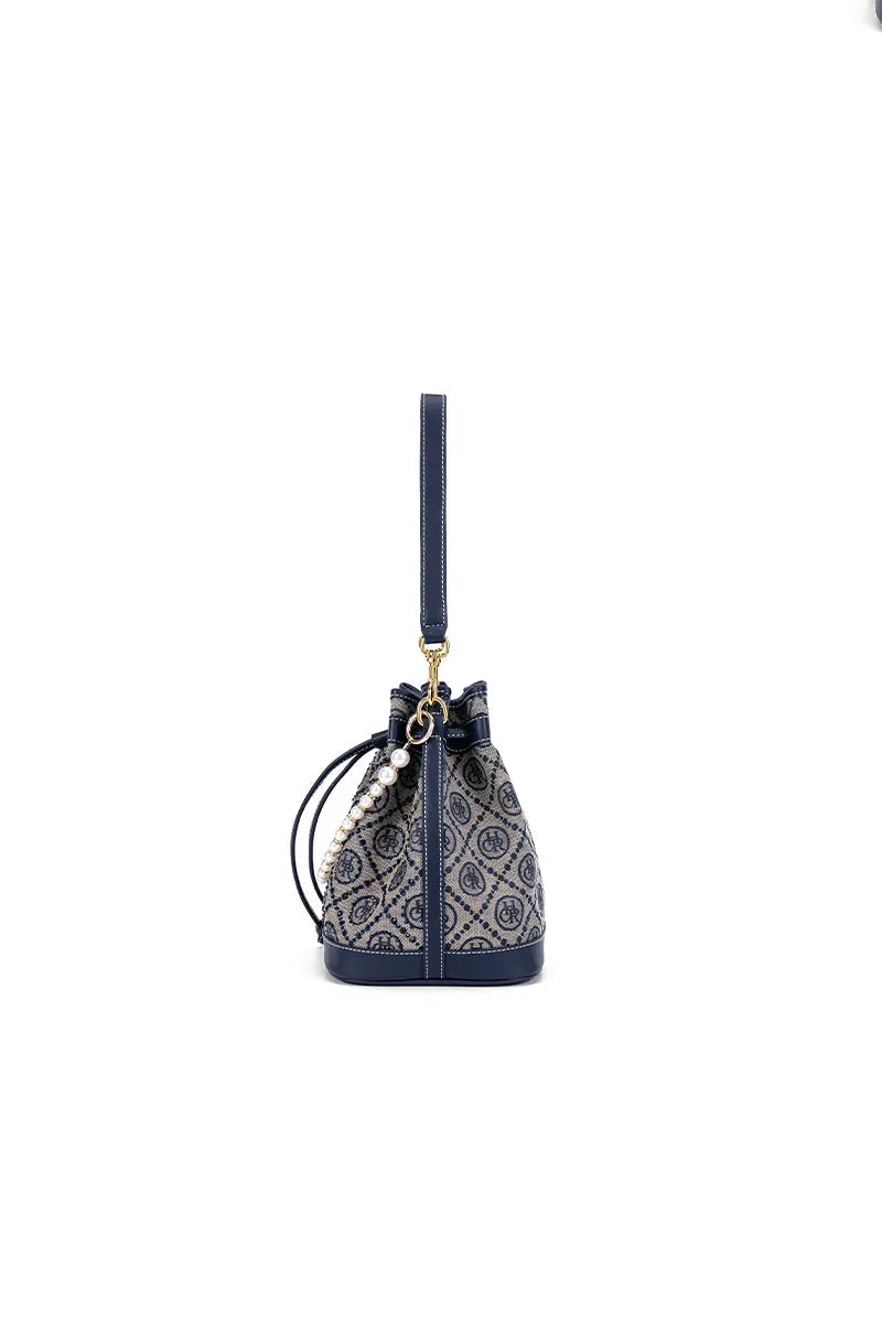 Beautifully Finished Bag in a Timeless Design