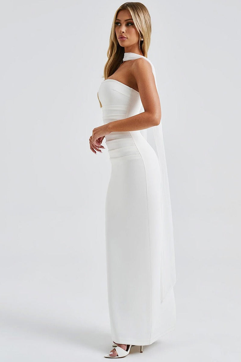 Well Tailored Dress with a Graceful Silhouette
