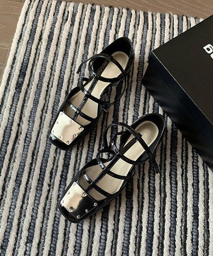 Effortlessly Elegant Sandals with a Timeless Design