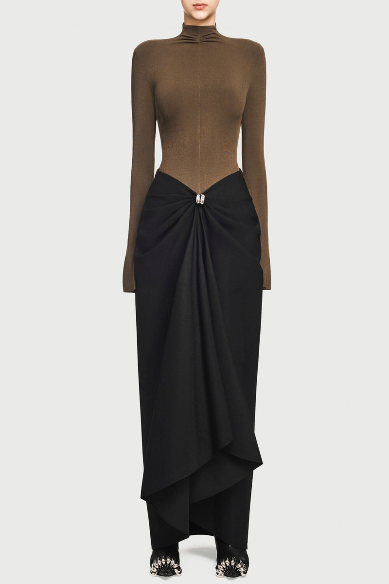 Gracefully Styled Dress for Any Occasion