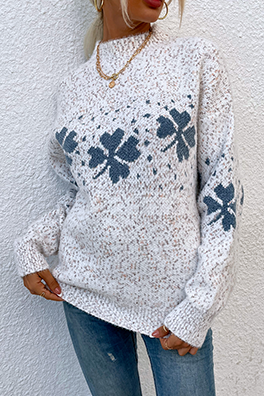 Well Tailored Sweater with a Graceful Silhouette