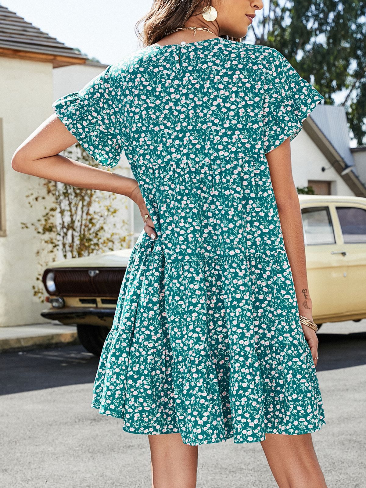 Sophisticated Garment with a Clean Classic Look