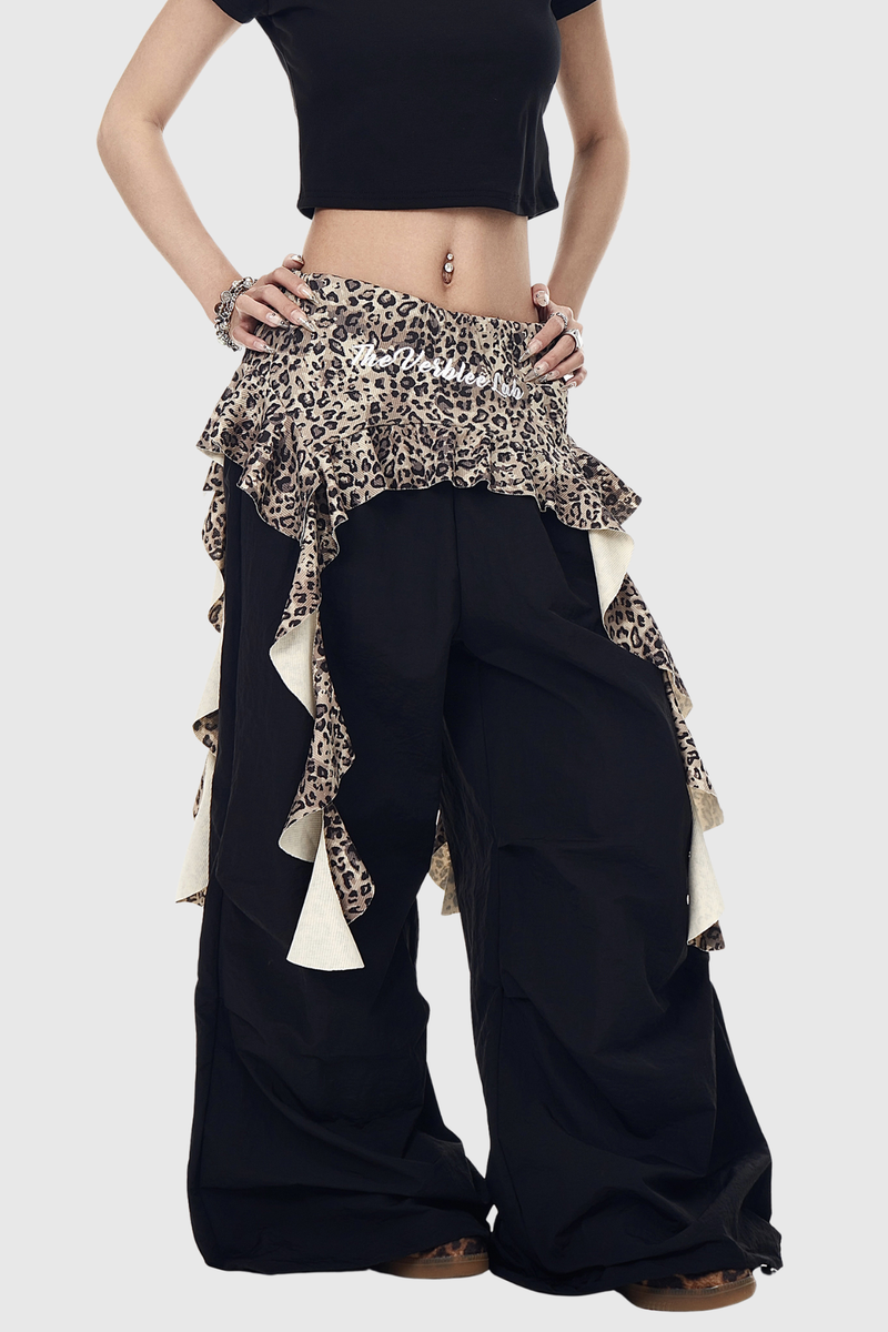 Effortlessly Elegant Pants with a Timeless Design