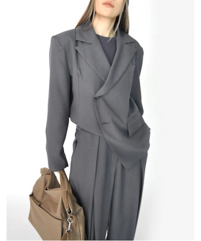 Well Tailored Pants with a Graceful Silhouette