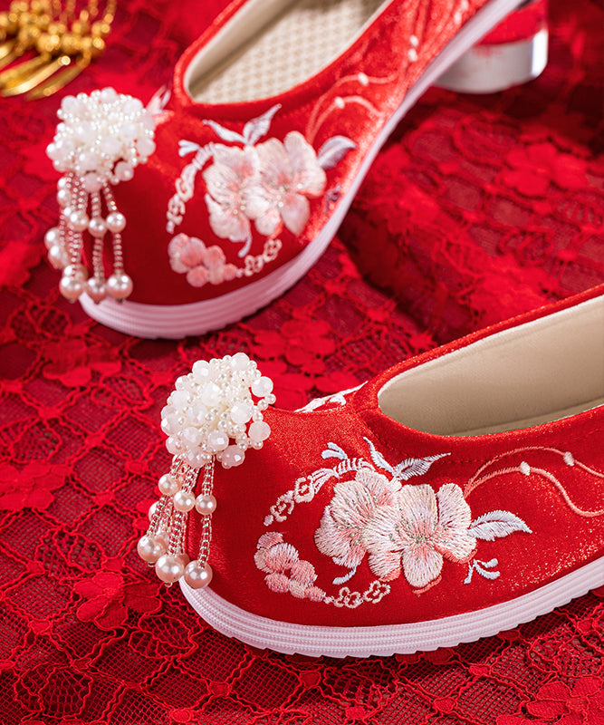 Effortlessly Elegant Shoes with a Timeless Design