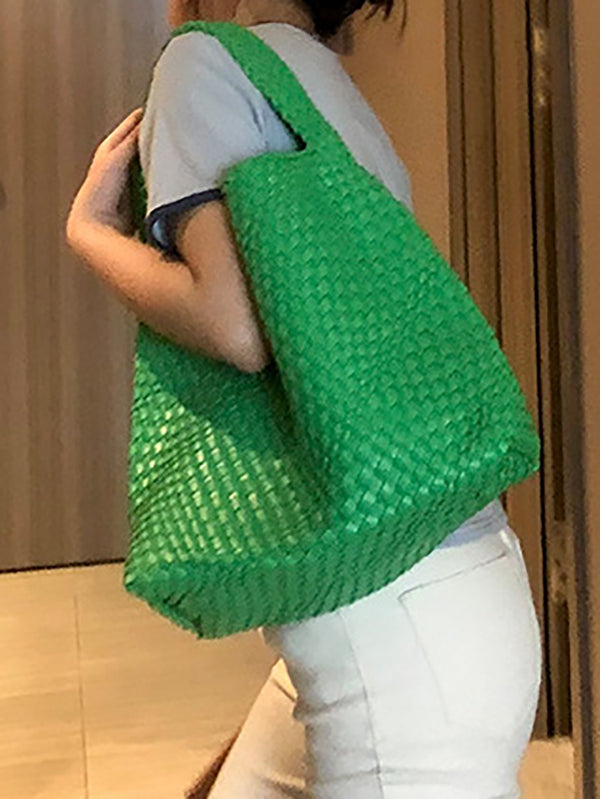 Well Tailored Bag with a Graceful Silhouette