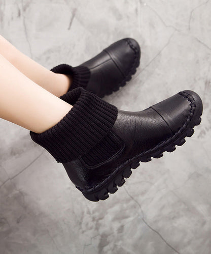 Effortlessly Elegant Boots with a Timeless Design