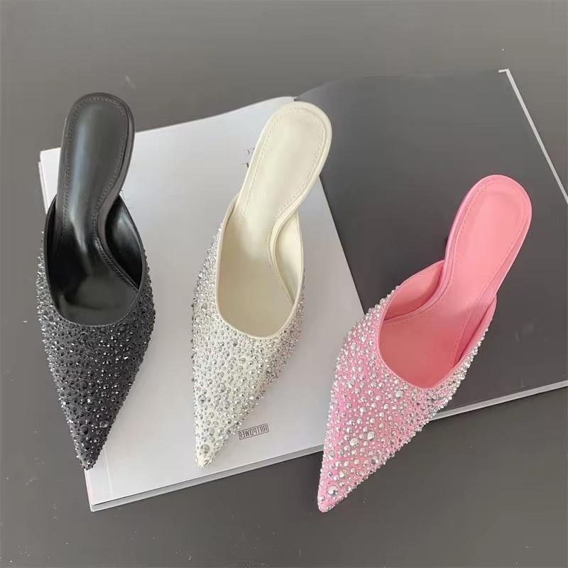 Effortlessly Elegant Heels with a Timeless Design