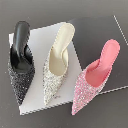 Effortlessly Elegant Heels with a Timeless Design