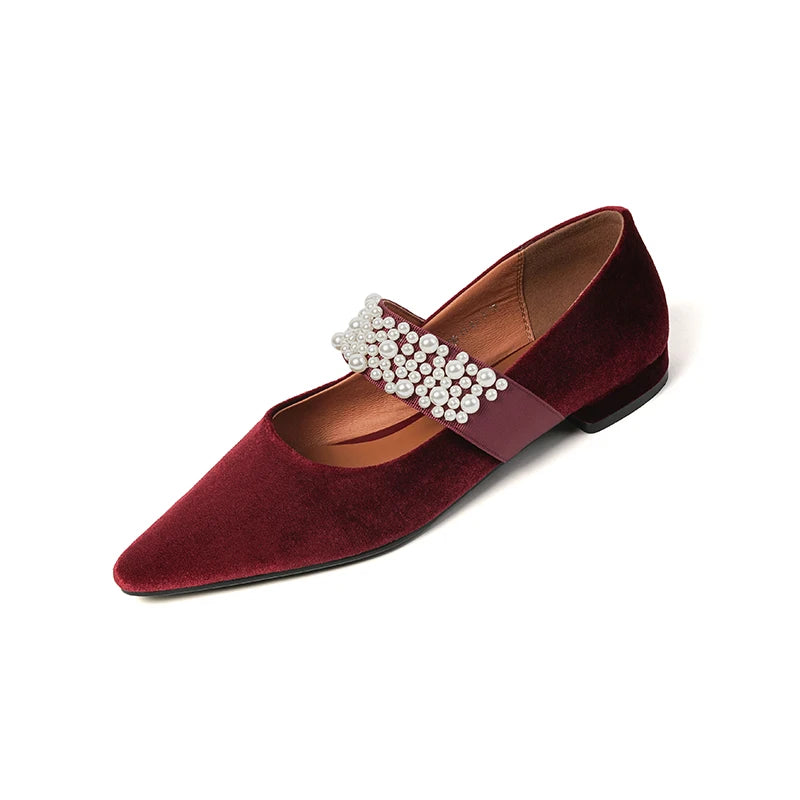 Well Tailored Shoes with a Graceful Silhouette
