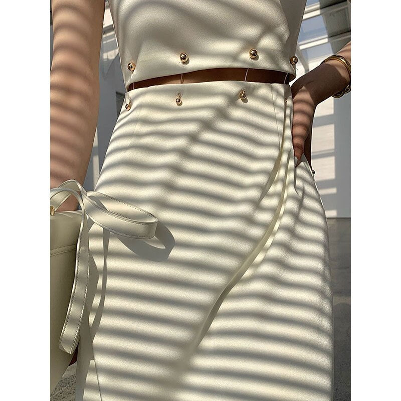 Well Tailored Dress with a Graceful Silhouette