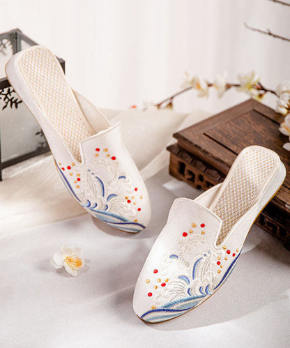 Effortlessly Elegant Sandals with a Timeless Design